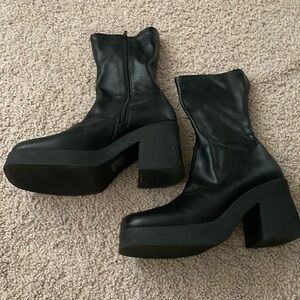 Women’s Steve Madden platform boots black size 10 heels